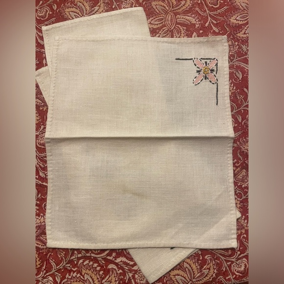 Vintage Linen Napkins (Set of 4) - Picture 4 of 6